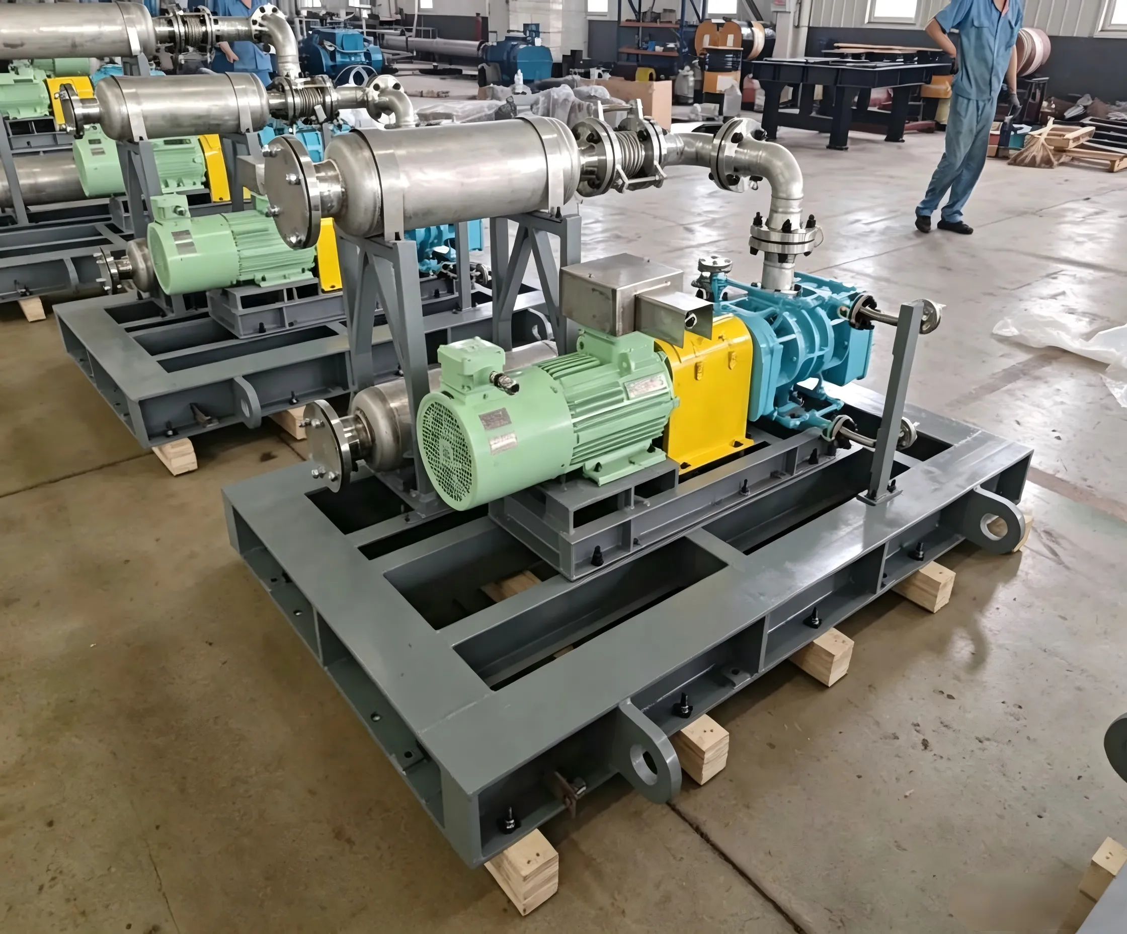 Close-up of ShanGu MingTian 2205 stainless steel petrochemical roots blower, display double oil tank isolation structure, chemical grade mechanical seal and direct coupling motor