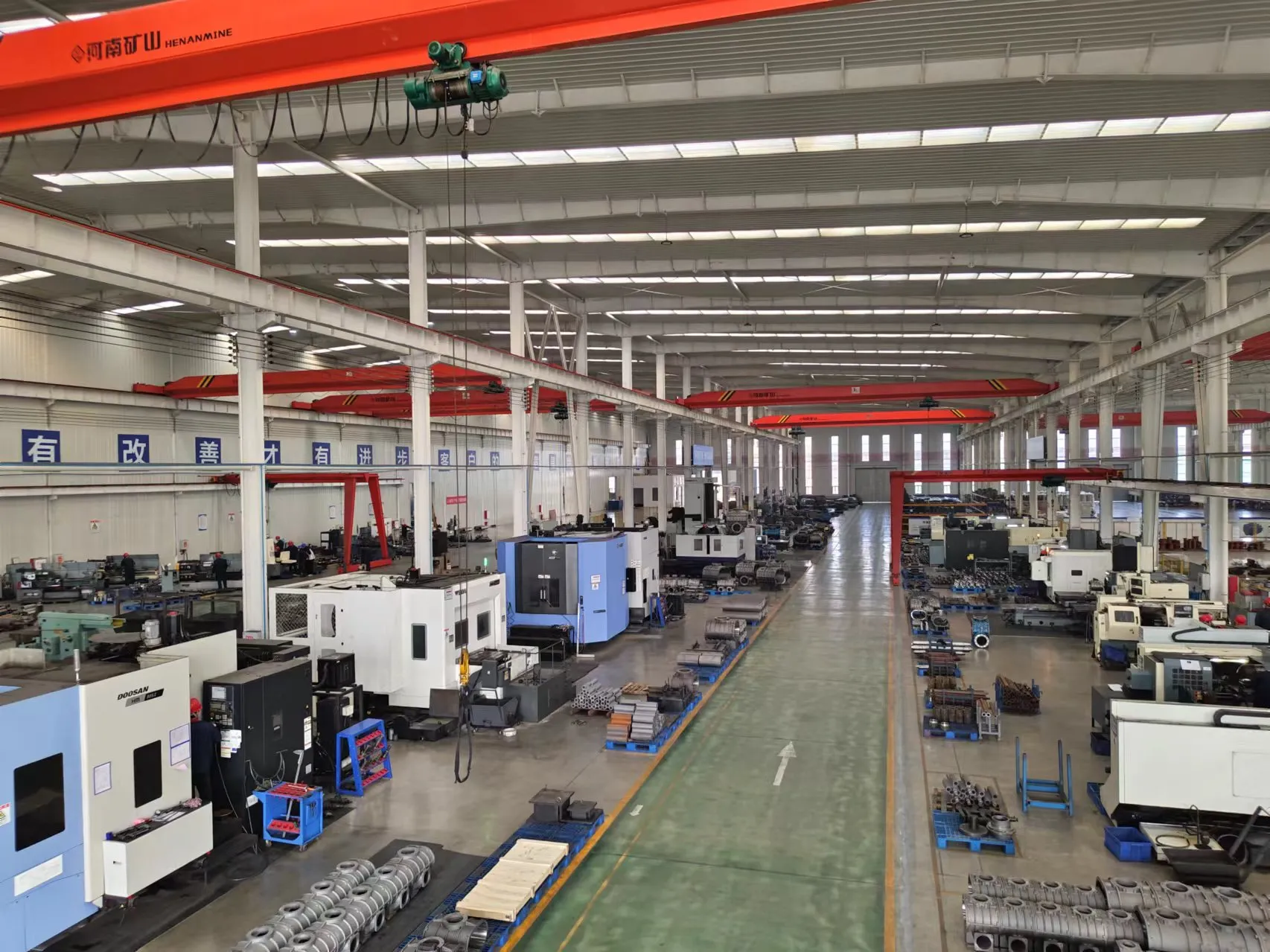 MingTian Machinery modern CNC machining workshop for roots blower, roots vacuum pump and maglev turbo blower production, advanced machining centers and overhead cranes